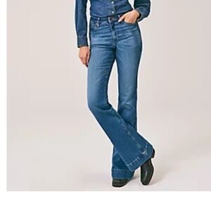 Wrangler Women's Retro Jeans in Classic Blue 28x34